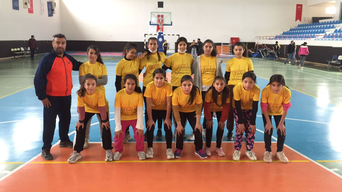 Kız Futsal Takımımız Turnuvayı Tamamladı.